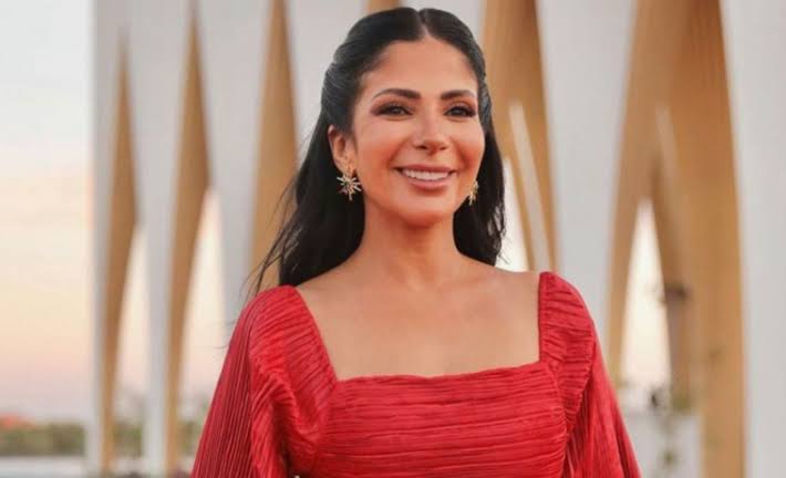 منى زكي تخوض أول تجربة إنتاجية في هوليوود