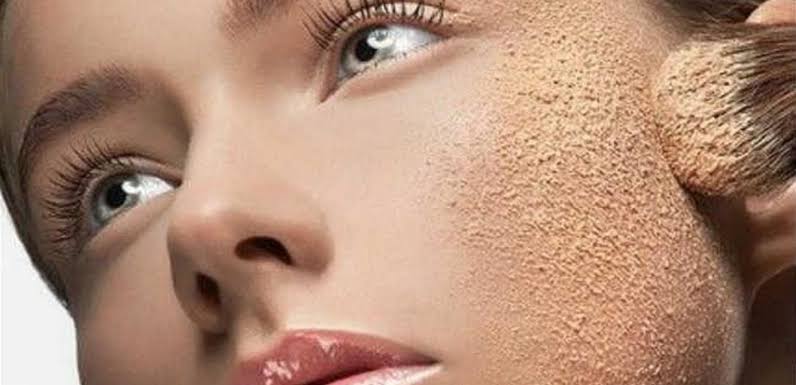 ممارسات تسبب تكتل المكياج على بشرتك